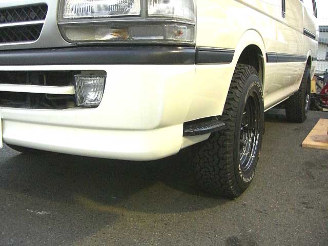 100系ハイエースDUNLOPグラントレックAT3 バリ溝 215/75R15