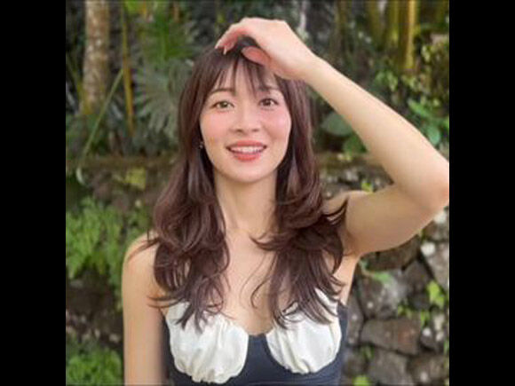 三次元 - 元TBSアナ 山本里菜 YouTubeで水着披露の大サービス