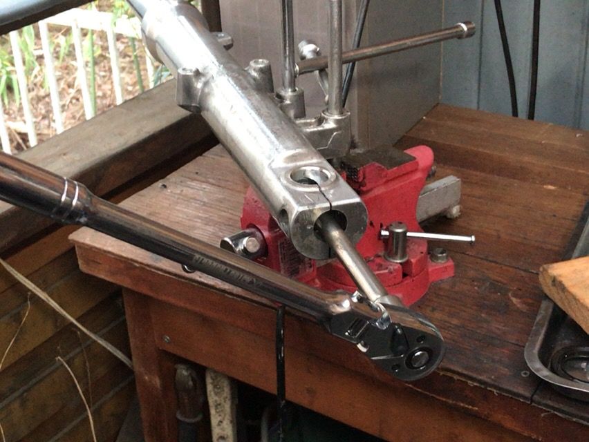 ゼファー750のフロントフォーク分解 : アンビンバンコな4ストミニ