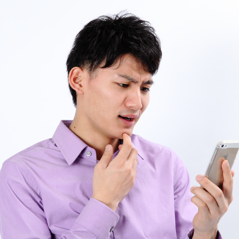 スマホ困った男性