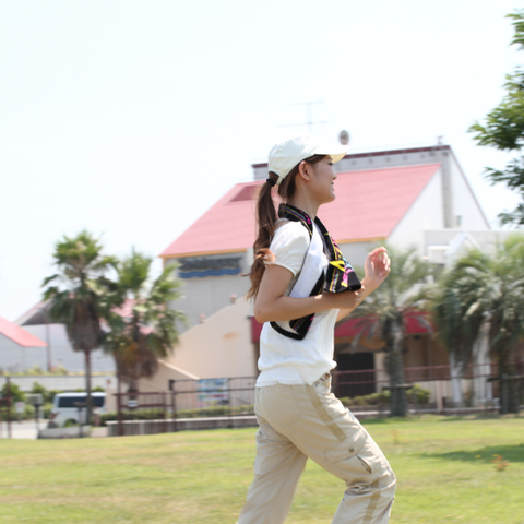 ランニングする女性