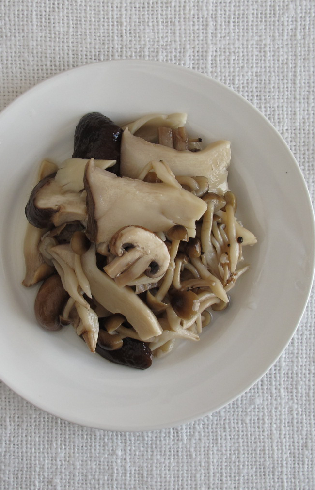 きのこの塩漬け 中年シングル食堂