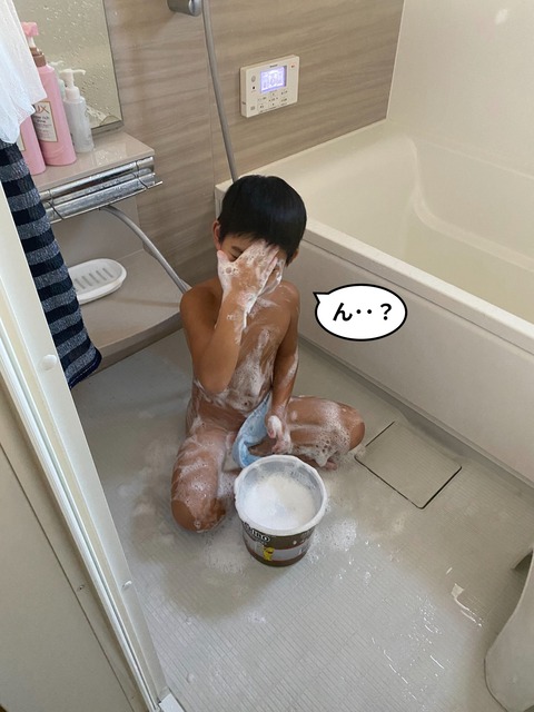 朝風呂で何をやっているかと思えば･･･。