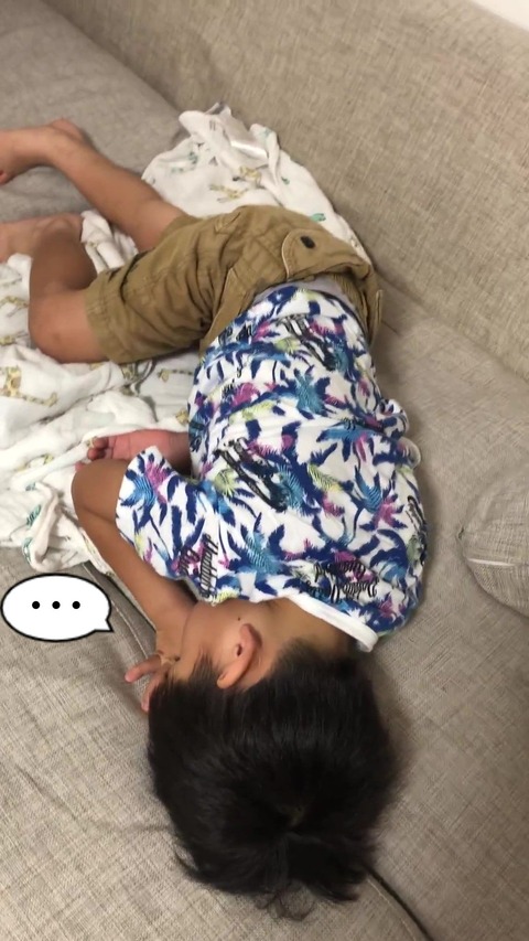 超機嫌が悪い、昼寝起き。