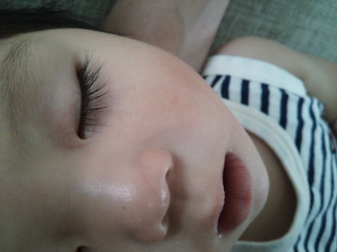 赤ちゃんって、まつ毛長いな～