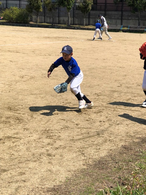 少しサマになってきた？？ 初心者のソフトボール！