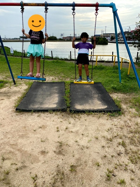 友達と公園へ。