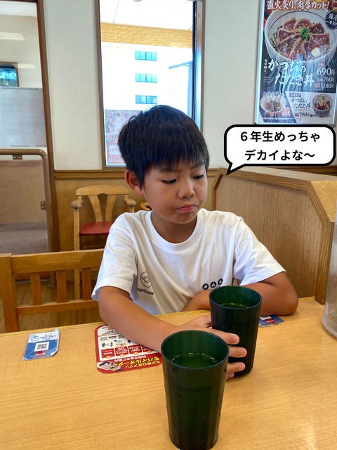 何歳までつなげるか。 はっちゃんの手。