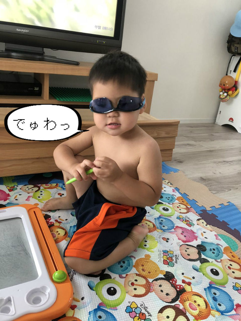 気が付くと、謎のスタイルで遊んどる。 : とおちゃんと、はっちゃん。