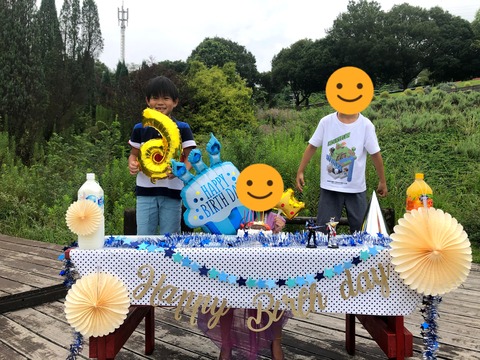 ６歳もよろしく！ 幼馴染と公園で誕生日パーティー！