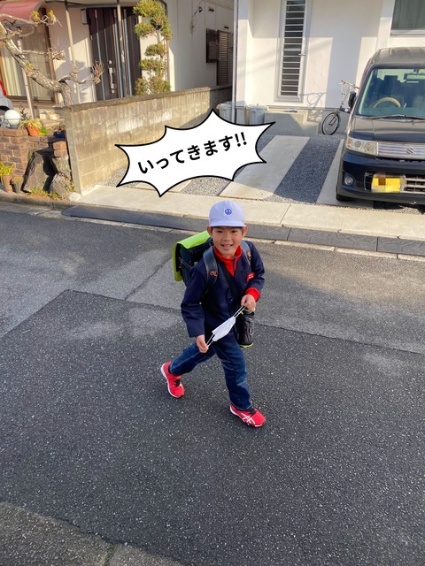 名残惜しい。 ６年生と一緒の登校。