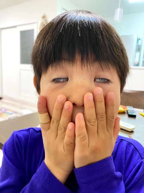 作った変顔に勝る天然の変顔。