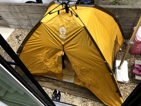 庭にテントで子供部屋！