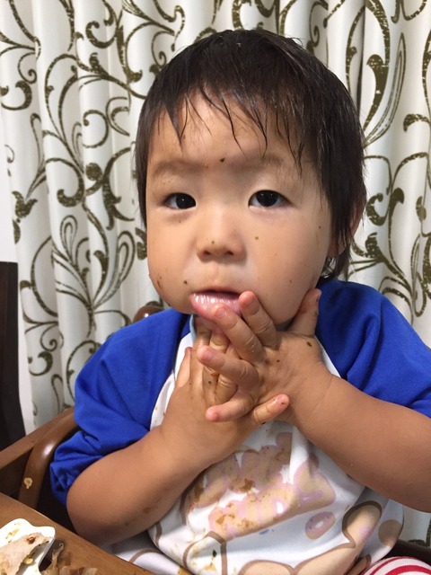 いつになったら、きれいに飯食べれるようになるんかな～。