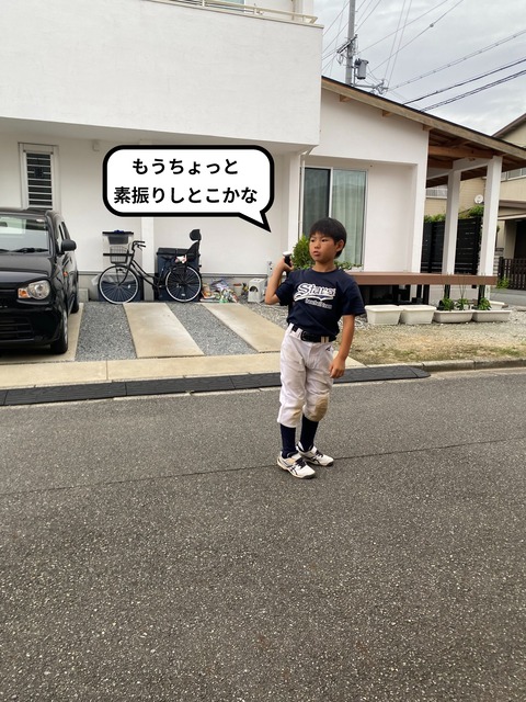 ずいぶん体力が付いてきた！ 練習後の素振り！！