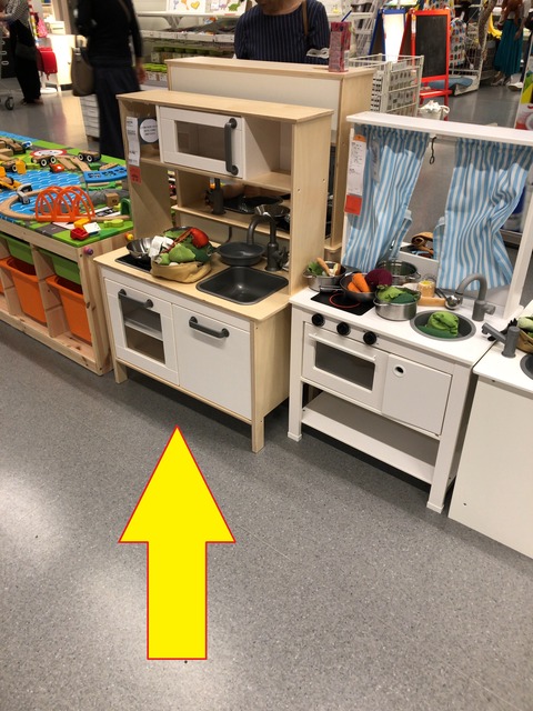 遊ぶまで一苦労！　ＩＫＥＡのキッチン！