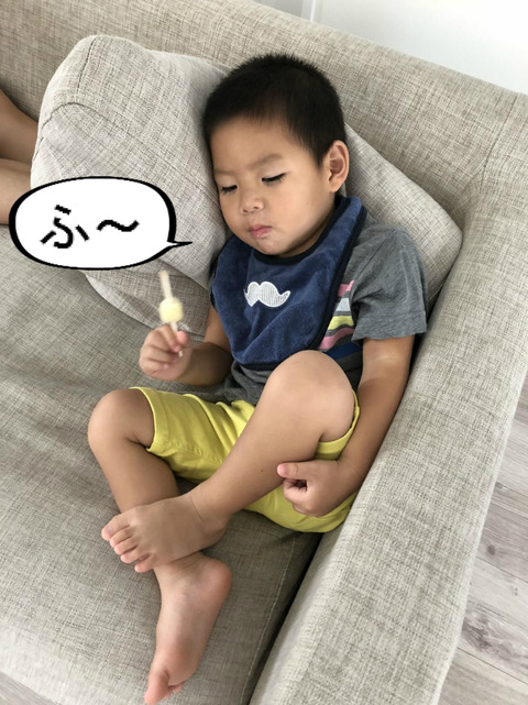 保育園で、まさかの赤ちゃん返り。　ヨダレかけ復活。