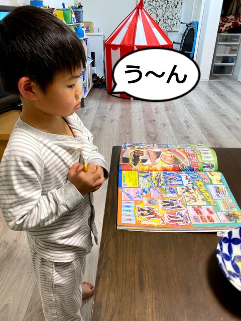 近付くクリスマス！　早くもプレゼントの品定め！