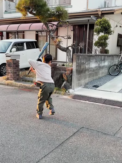 もっとヒットを打って活躍したい！ 自主練習の素振り！