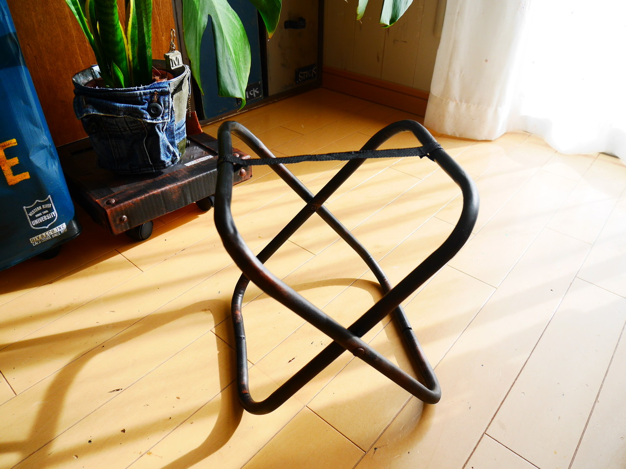 セリアのリメイクシートとボール紙でパンチングメタル風プランタースタンド 鉢置き を作ろう Handworks Relax Anさんのdiy リメイク 日々のこと Powered By ライブドアブログ セリアのリメイクシートとボール紙でパンチングメタル風プランタースタンド 鉢置き を作ろう Handworks Relax Anさんのdiy リメイク 日々のこと Powered By ライブドアブログ