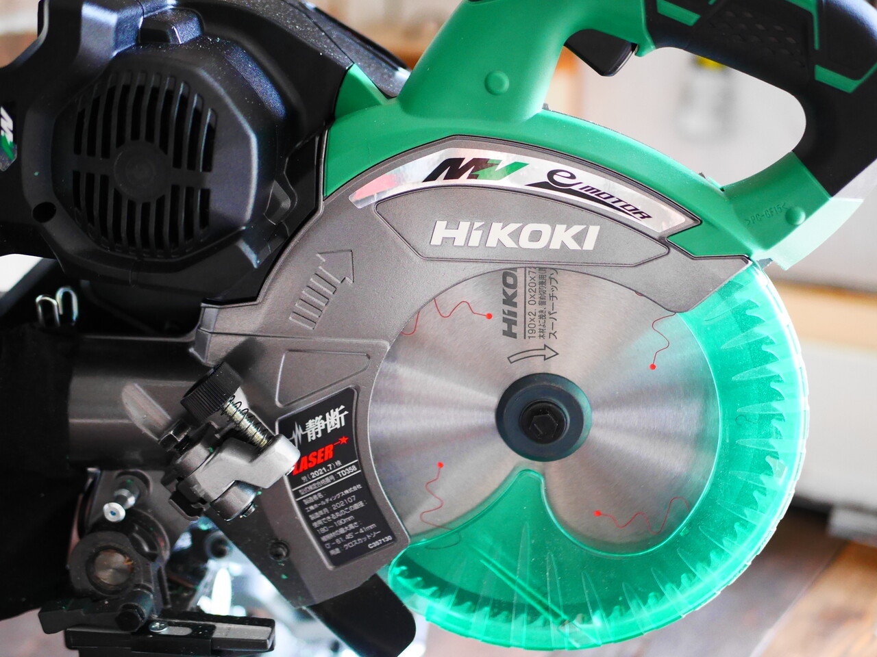 HiKOKIコードレス卓上スライド丸のこC3607DRAで傾斜一尺切断して HiKOKIコードレス卓上スライド丸のこC3607DRAで傾斜一尺切断して