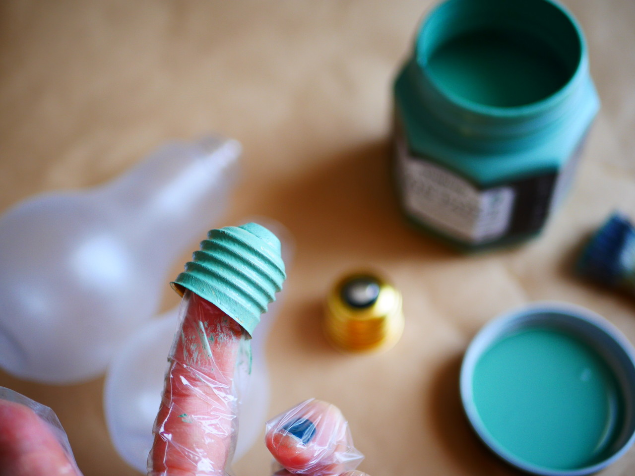 アイアンペイントに新色登場 セリアのバブルボトルにペイントdiy Handworks Relax Anさんのdiy リメイク 日々のこと Powered By ライブドアブログ