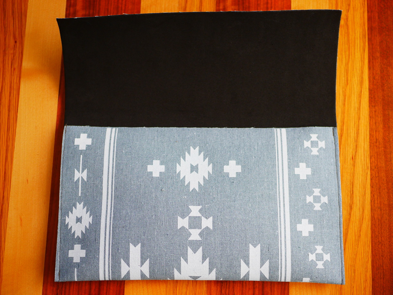 超簡単 セリアのマルチマットをあっという間にクラッチバッグに100均リメイク Handworks Relax Anさんのdiy リメイク 日々のこと Powered By ライブドアブログ 超簡単 セリアのマルチマットをあっという間にクラッチバッグに100均リメイク Handworks Relax Anさんのdiy リメイク 日々のこと Powered By ライブドアブログ