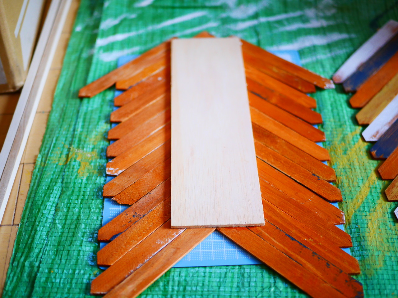 ダイソーの木製ネームプレートでヘリンボーン柄のコースター ミニトレイをdiy Handworks Relax Anさんのdiy リメイク 日々のこと Powered By ライブドアブログ