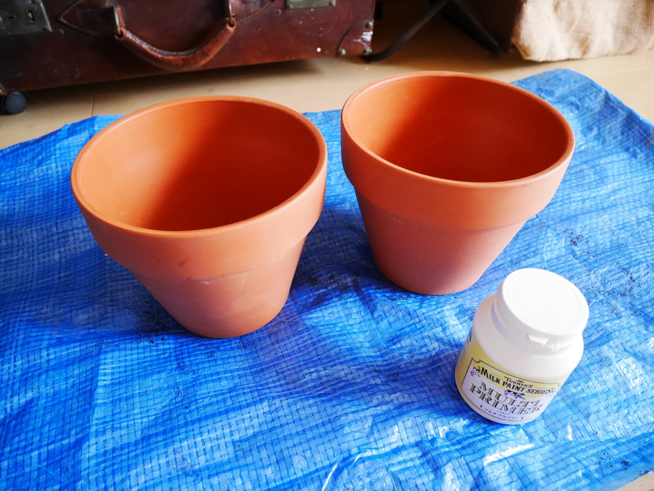 ダイソーの素焼き鉢にターナーさんのプラスターメディウムで文字を書いてみたよ Handworks Relax Anさんのdiy リメイク 日々のこと Powered By ライブドアブログ