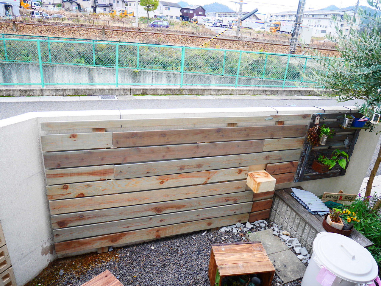 外壁にセリアのフックで掛けるだけ ガーデンフェンス完成 Handworks Relax Anさんのdiy リメイク 日々のこと Powered By ライブドアブログ 外壁にセリアのフックで掛けるだけ ガーデンフェンス完成 Handworks Relax Anさんのdiy リメイク 日々のこと Powered By ライブドアブログ