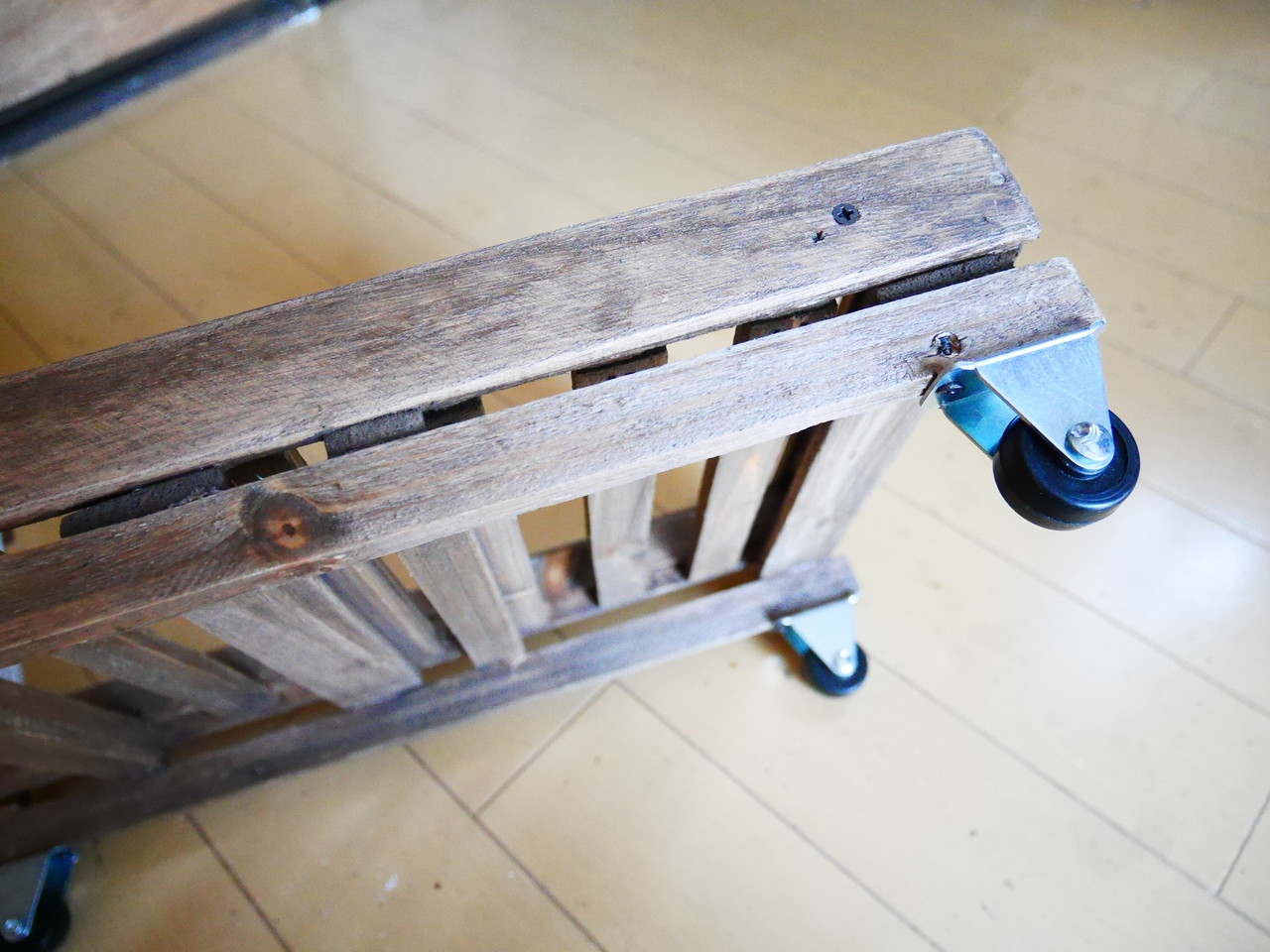 100均リメイク ダイソー花台とすのこでミニキャリーカート Wagon Worksオリジナルラベルでリメ缶 Handworks Relax Anさんのdiy リメイク 日々のこと Powered By ライブドアブログ