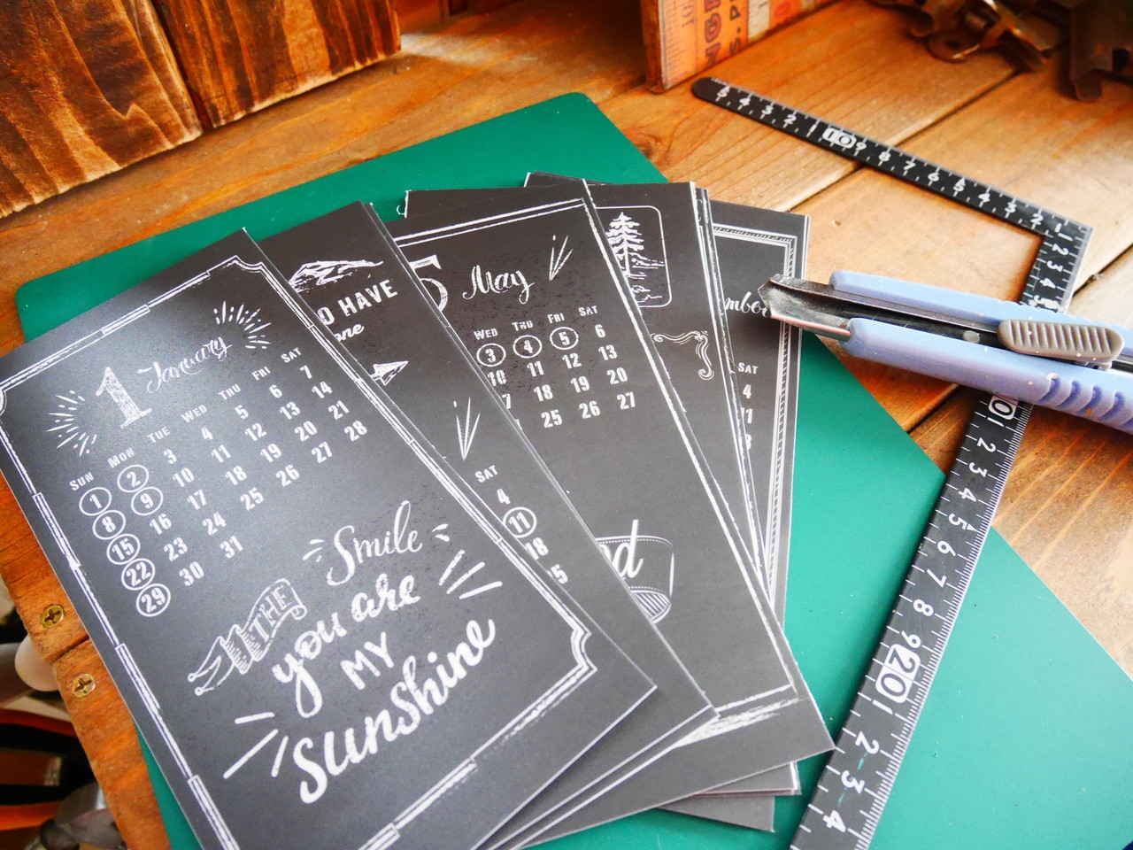3coinsのカレンダーにひと手間 トイレ置き仕様にリメイクしました Handworks Relax Anさんのdiy リメイク 日々のこと Powered By ライブドアブログ
