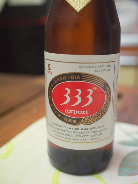 ベトナムのビール「バーバーバー(333)」