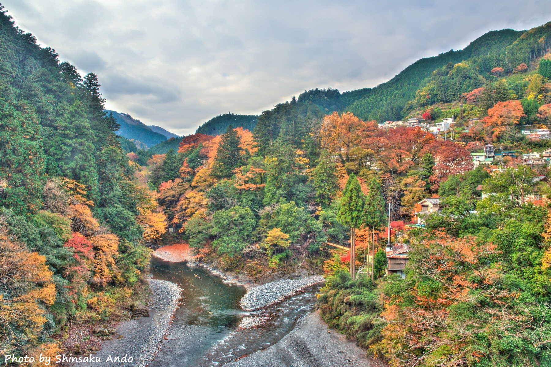 奥多摩の紅葉15 その２ 白丸 氷川渓谷 愛宕山 安藤信作の 船橋から 小さいけれどいいものを