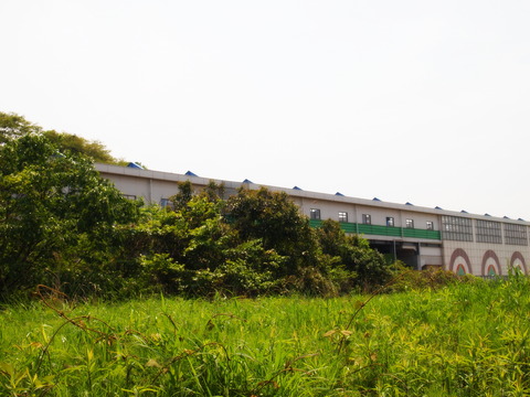 飯山満駅前