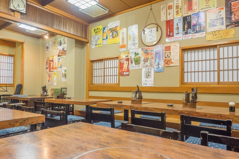 松よし店内