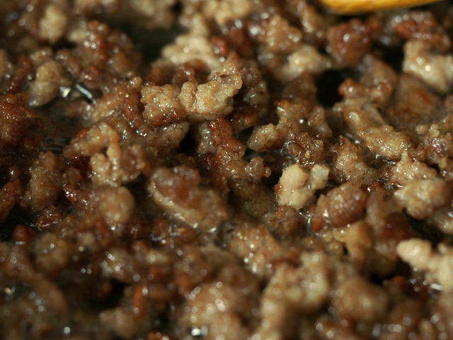 ひき肉を炒める