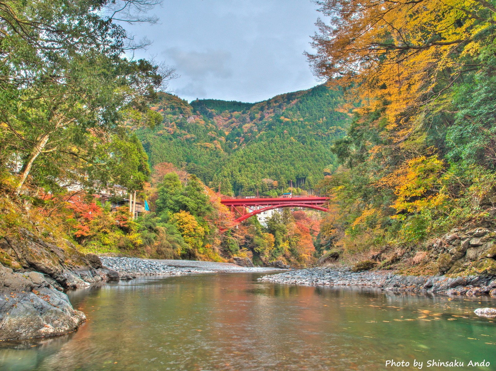 奥多摩の紅葉15 その２ 白丸 氷川渓谷 愛宕山 安藤信作の 船橋から 小さいけれどいいものを