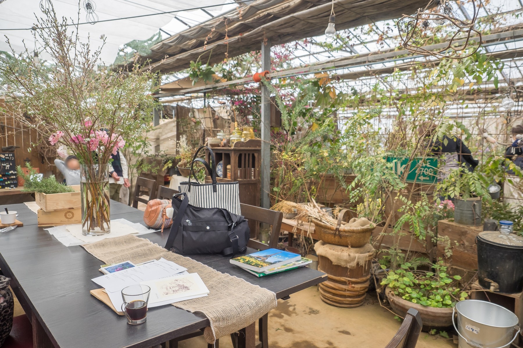 船橋市飯山満 花屋とカフェ C Est La Vie セラヴィ 安藤信作の 船橋から 小さいけれどいいものを