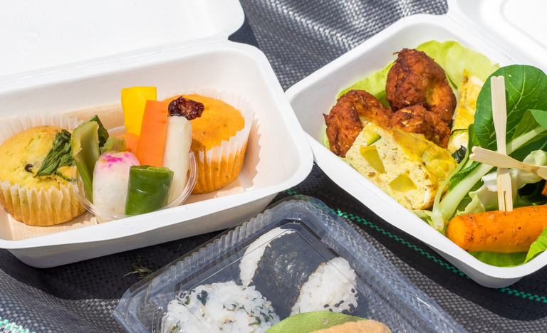 山田農場の一年・六月(カフェウフ。さんのお弁当)