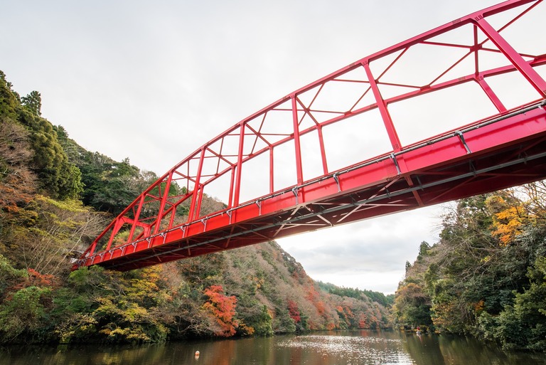 君津市亀山湖の紅葉クルーズ20161211-4(赤い橋)
