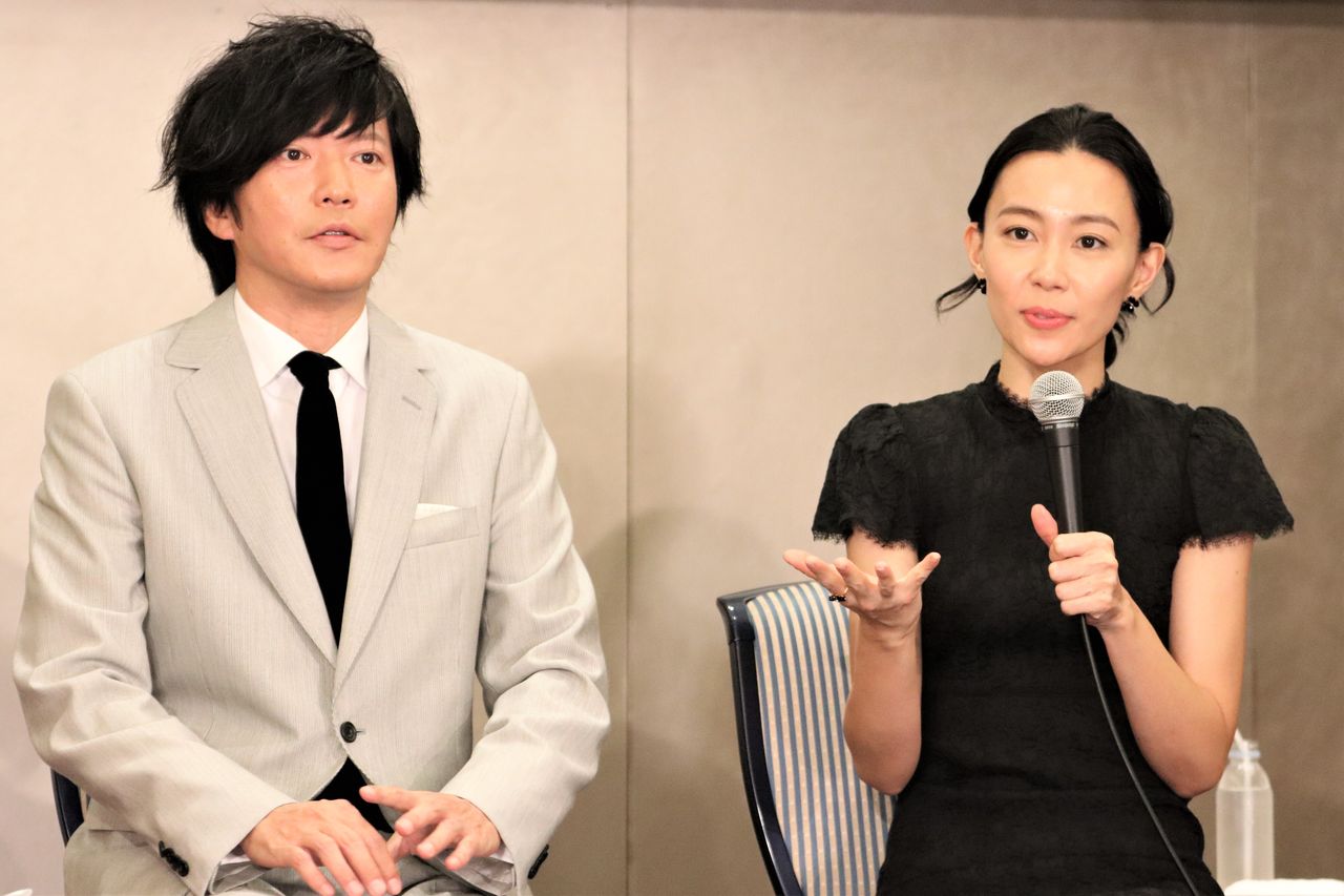 Report 田辺誠一 木村佳乃 片桐仁 倉科カナの絶妙夫婦コメディー 誰か席に着いて 上演へ 製作発表では田辺 画伯 がジブリ風イラスト披露 17 Seven Hearts Report 田辺誠一 木村佳乃 片桐仁 倉科カナの絶妙夫婦コメディー 誰か席に着いて 上演へ 製作発表では田辺 画伯 がジブリ風イラスト披露 17 Seven Hearts