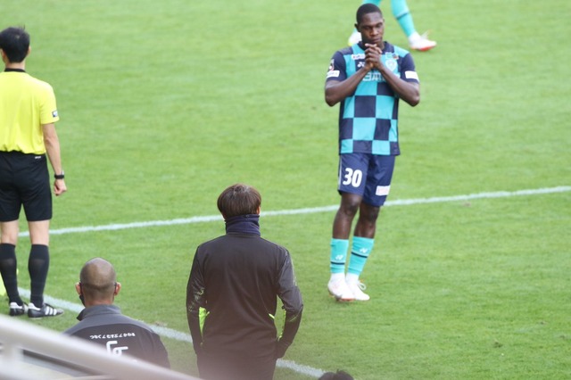 Fwジョン マリ アビスパ福岡 舐めプ に騒然 長谷部監督の一喝でスピード謝罪 ごめんなさい Jとfの歩き方