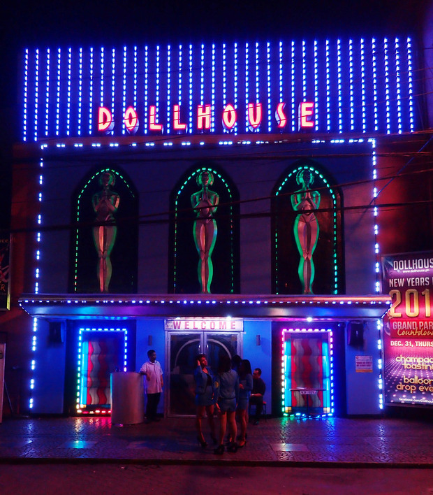 angeles-bar-dollhouse