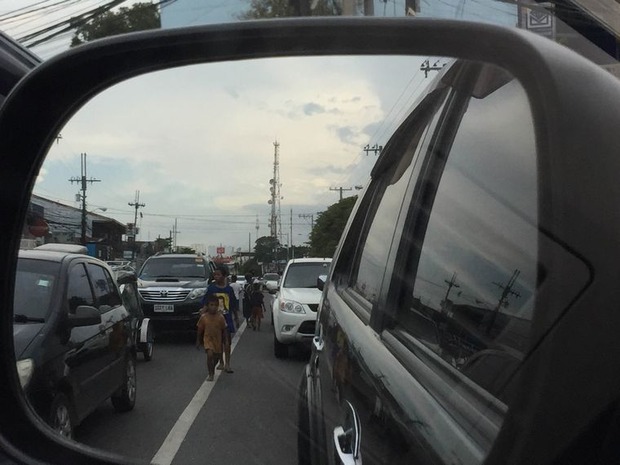 積極的な乞食に困る