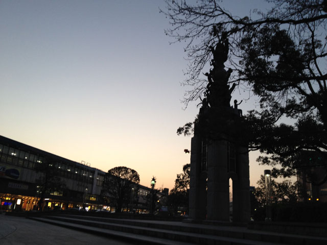 鳥取駅周辺、ロータリーの夕暮れ