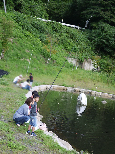 三瓶「やまめの渓」ヤマメ釣り堀り