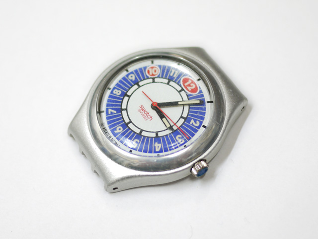 swatch純正ベルトを外して、時計本体ケースのみになりました