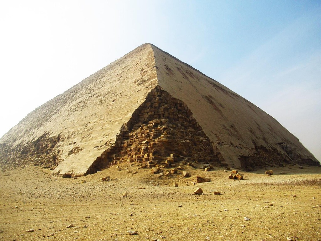 ダハシュール 屈折ピラミッドの庇みたいになった表装石など カイロ 天使たちの暮らす街 ダハシュール 屈折ピラミッドの庇みたいになった表装石など カイロ 天使たちの暮らす街