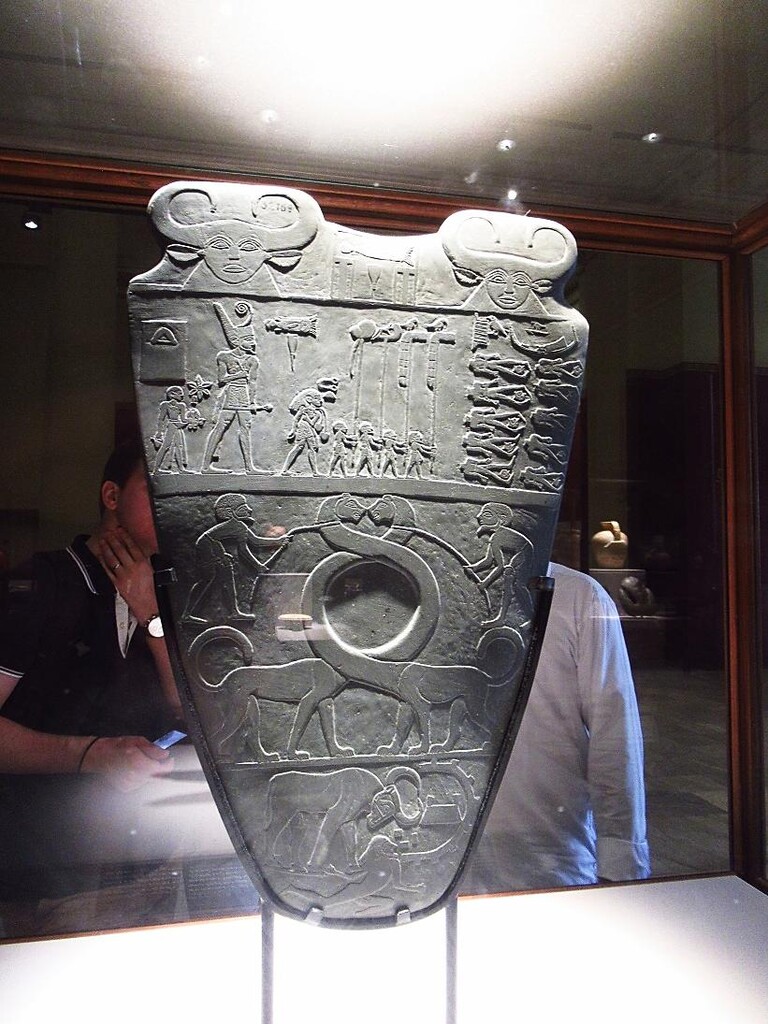 エジプト考古学博物館～新たな魅力発見のナルメル王のパレット